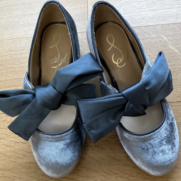 NWOT Sam Edelman Girls Teddy Gray Velvet Shoes with Satin Bow - Sz 1 - Picture 2 of 8